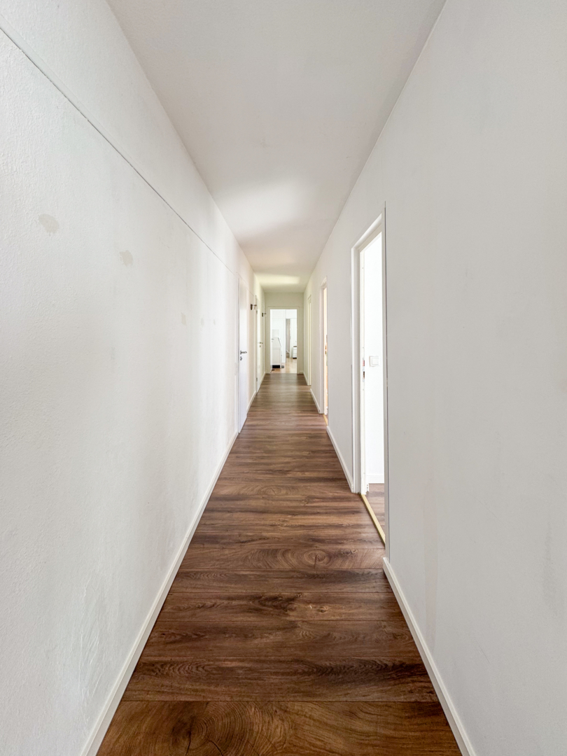 Flur Blick zum Schlafzimmer