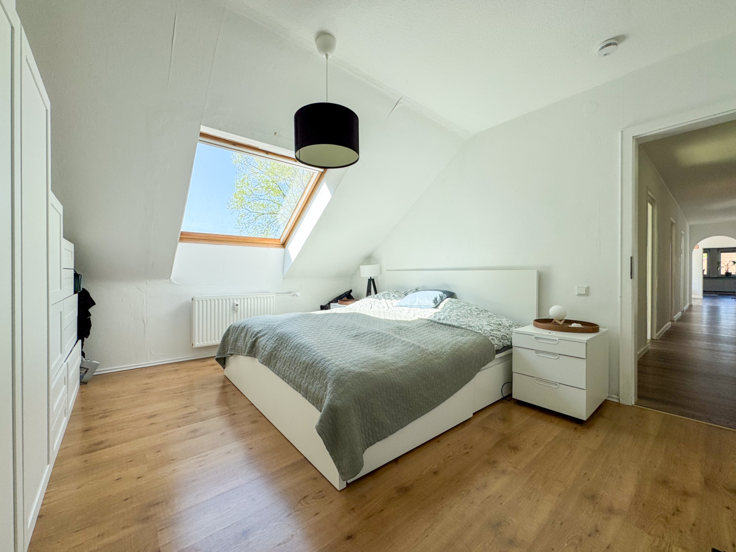 Schlafzimmer 1