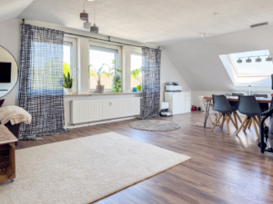 Wohn-und Esszimmer (1)