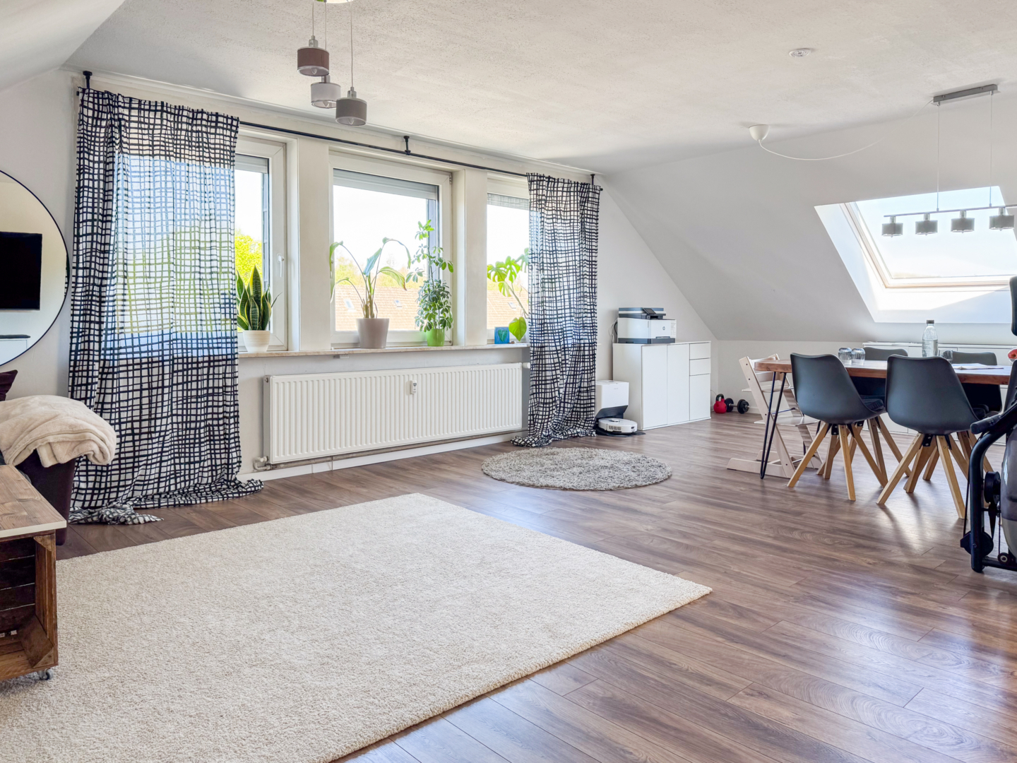 Wohn-und Esszimmer (1)