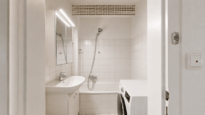 Badezimmer mit KI geräumt.