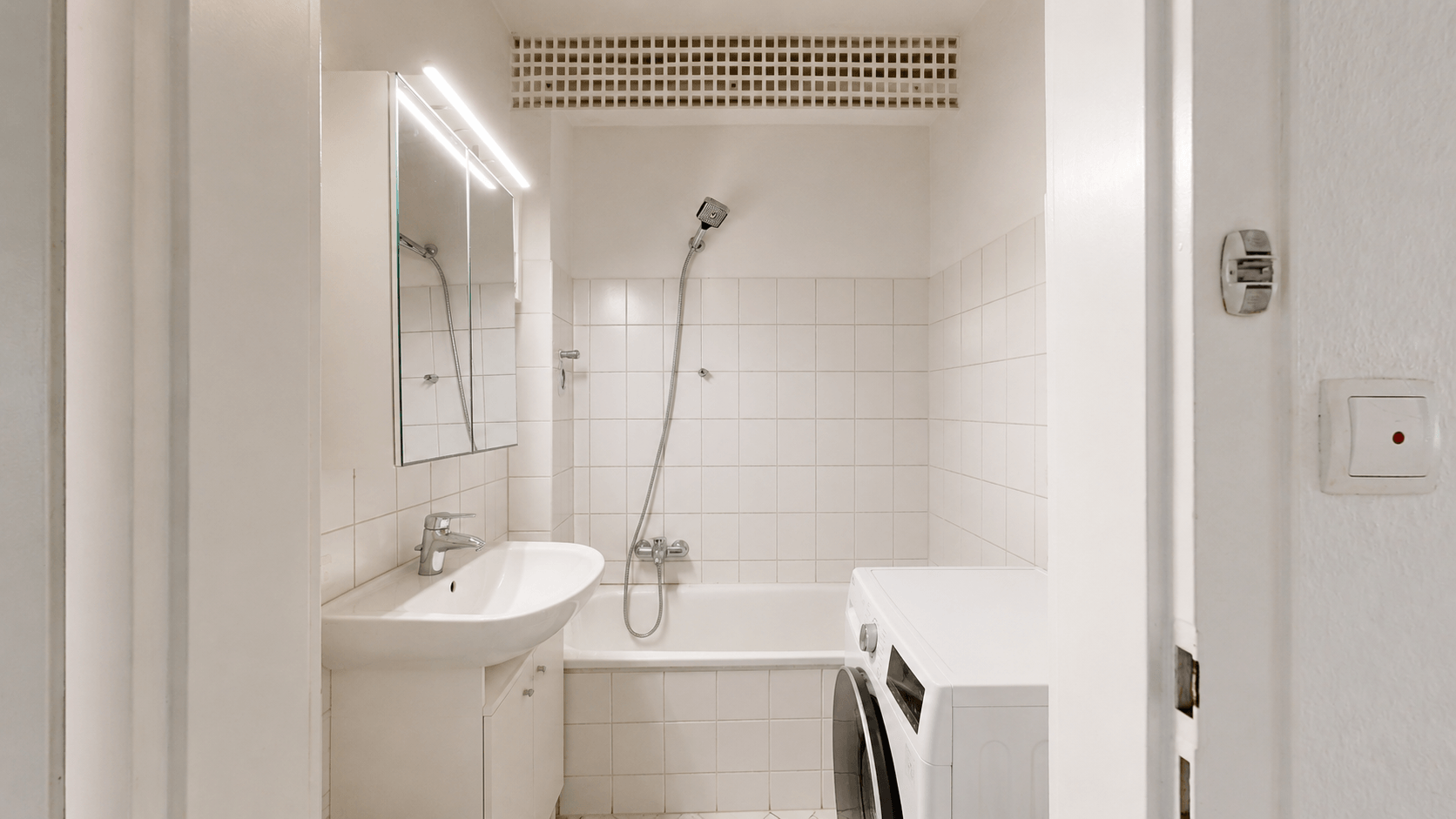 Badezimmer mit KI geräumt.