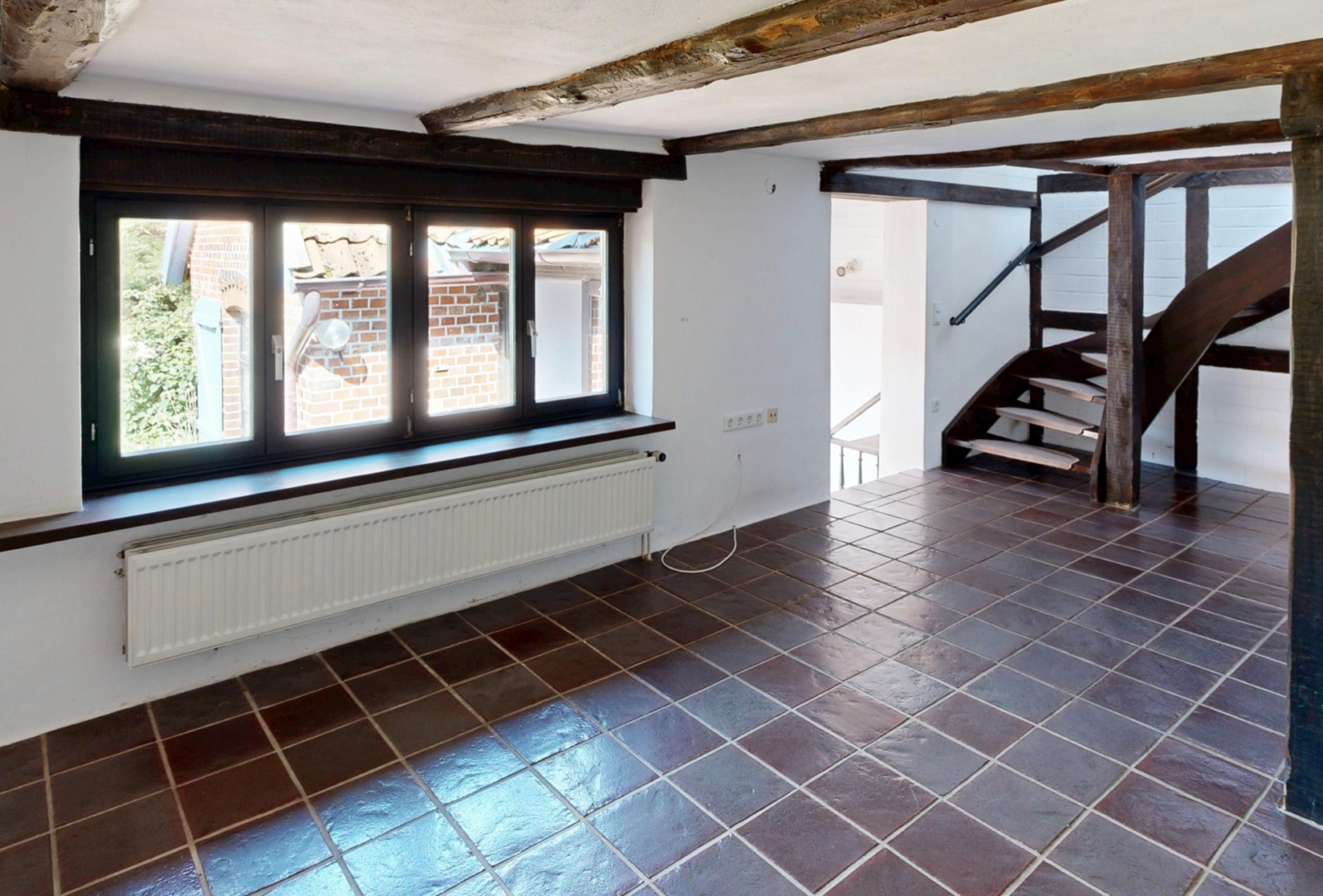 mit charakterischer Deckenhöhe